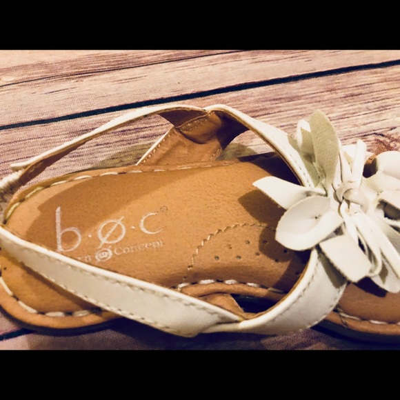 Toddler Girl size 7 b.o.c by Born Flower Sandals - Picture 2 of 3